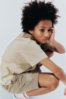 CAMISETA JOGGING VARSITY / Beige