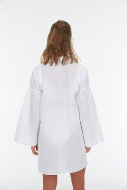 TRENDYOLMILLA Beyaz Dokuma %100 Pamuklu Serit Aksesuarl? Plaj Gomlegi TBESS22GO0213  фото 9