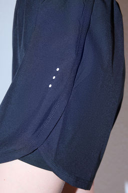 TRENDYOLMILLA Siyah Reflektor Bask? Detayl? 2 Katmanl? Ici Sortlu Orme Spor Sort THMSS25SR00001 фото 5