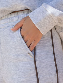 Теплые брюки джоггеры из эластичного футера трехнитки с начесом - Vilatte фото 2