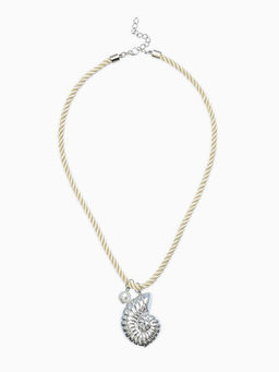 Кулон на жгуте текстильном "Ракушка", цвет бело-серебристый