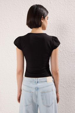 Trendyolmilla Siyah Pamuklu Buzgulu Dugmeli V Yaka Vucuda Oturan Super Esnek Orme Bluz TWOSS25BZ00563  фото 4