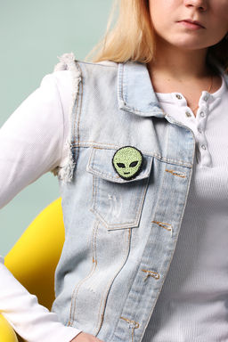 Klart набор для вышивания 10-009 Брошь. Инопланетянин 4.5 х 5 см