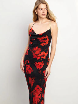 Платье приталенного кроя