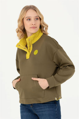 Женский свитшот цвета хаки с воротником стойкой Неожиданная скидка в корзине