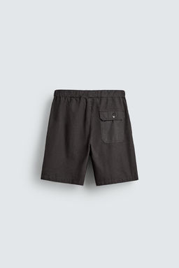 BERMUDA LAVADA REGULAR FIT / Negro