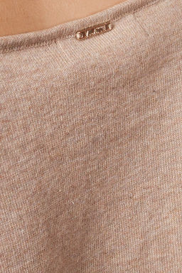 Джемпер тонкой вязки с декоративным орнаментом