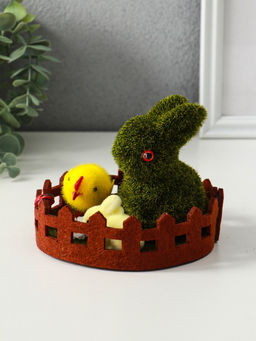 Фигурка пасхальная Зайчик с цыплятами на лужайке с забором, 12.5?12.5?10.5 см