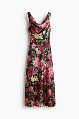 Vestido con escote drapeado