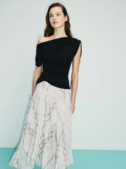 Асимметричная футболка из модала / Zarina