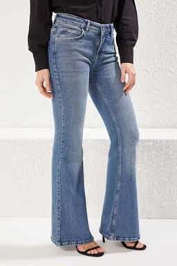 Mavi Dusuk Bel Flare Jeans TWOSS25JE00192 - Trendyolmilla фото 3
