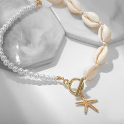 Чокер «Морская звезда», белый в золоте, 42 см