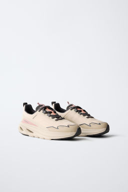 TRAINERS WITH SOLE DETAIL