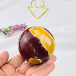 Шар из Яшмы (Мукаит) на подставке