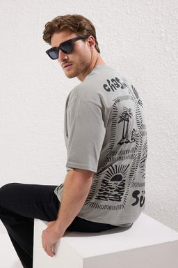 TRENDYOL MAN Antrasit Unisex Oversize/Genis Kesim Bask?l? %100 Pamuk T-Shirt TMNSS25TS00031