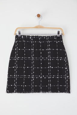 TRENDYOLMILLA Siyah Tuvit Kumas Etek Ucu Puskul DEtayl? Kalem Duz Kesim Mini Boy Dokuma Etek TWOAW21ET0026 фото 14