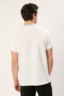 TRENDYOL MAN Beyaz Regular/Normal Kesim Dokulu Triko Bantl? T-Shirt TMNSS25TS00042 - Trendyolmilla фото 4