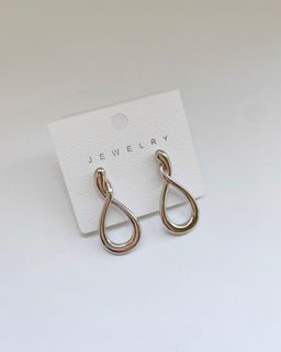 Стильные серьги