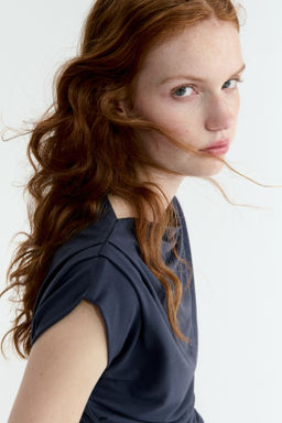 Top drapeado con escote barco - H&m фото 8