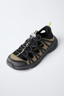 ZAPATILLA DEPORTIVA CANGREJERA / Negro
