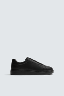 ZAPATILLA VOLUMEN MONOCOLOR / Negro