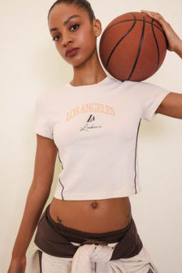DeFactoFit NBA Los Angeles Lakers Slim Crop Fit Bisiklet Yaka K?sa Kollu Tisort
