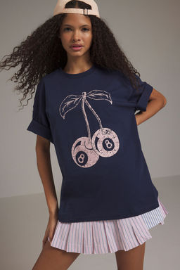 TRENDYOLMILLA Lacivert Kiraz Bask?l? Oversize/Genis Kal?p Orme T-Shirt TWOSS25TS00122  фото 2