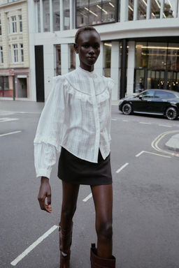 BLOUSE WITH LACE TRIM AND RUFFLES - Zara фото 2