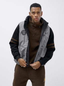 Жилет мужской утепленный спортивный серого цвета 15323Sr - Mtforce фото 16