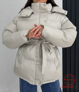 Зимняя женская куртка с капюшоном