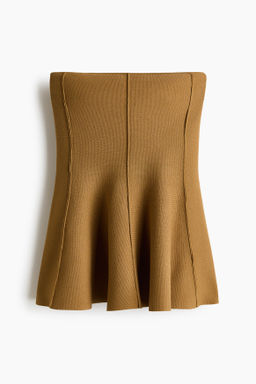Top de tubo con peplum
