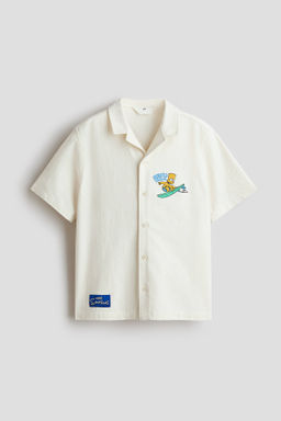 Camisa resort con detalles bordados