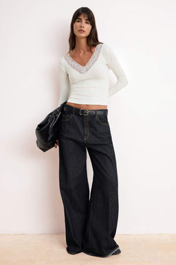 Ekru Fitted/Vucuda Oturan V Yaka Dantel Detayl? Yumusak Orme Bluz TWOSS26BZ00637