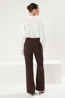 Koyu Kahverengi Dusuk Bel Hafif Flare Dokuma Pantolon TWOSS25PL00078