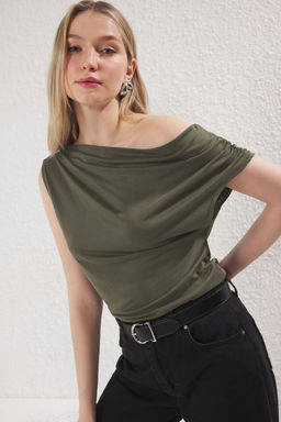 Trendyolmilla Antrasit More Sustainable Modal Ak?skan Kumasl? Fitted Asimetrik Yaka Orme Bluz TWOSS25BZ00398  фото 8