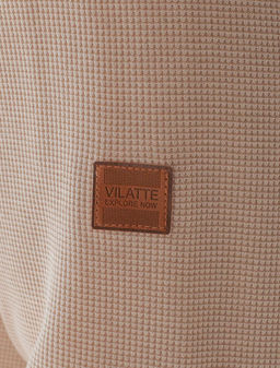 Поло из фактурного трикотажа с застежкой на пуговицы