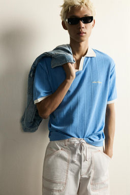 POLO RELAXED FIT  ESTRUCTURA TEXTO BORDADO / Azul claro - Zara фото 5