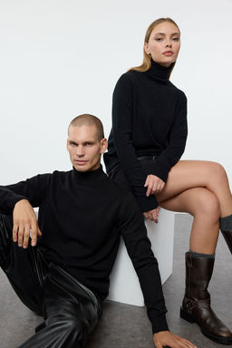 TRENDYOLMILLA Siyah Yunlu Couple Bal?kc? Yaka Triko Kazak TWOAW25KZ00026