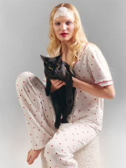 Пижама женская белая с принтом "сердечки"