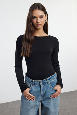 Siyah-Ekru Ikili Paket Kay?k Yaka Fitted/Vucuda Oturan Orme Bluz TWOAW25BZ00062