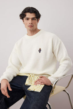 Ekru Oversize/Genis Kesim Bisiklet Yaka Ay? Nak?sl? Kazak TMNAW26KZ00003 - Trendyolmilla фото 2