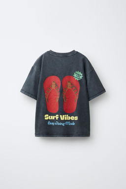 CAMISETA ESTAMPADA CHANCLAS / Gris oscuro
