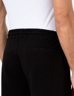 Черные трикотажные шорты комфортного кроя