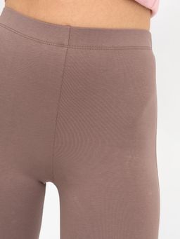 Прилегающие спортивные бриджи в оттенке "тауп"