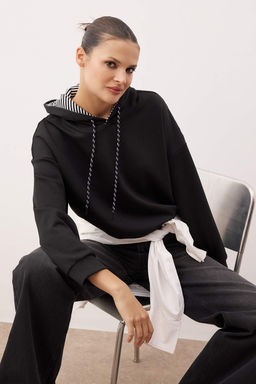 Siyah Kapusonlu Oversize/Genis Kal?p Orme Sweatshirt TWOAW26SW00223