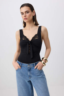 Siyah Dantel Detayl? S?rt Dekolteli Orme Sandy Body TPRSS26BD00015