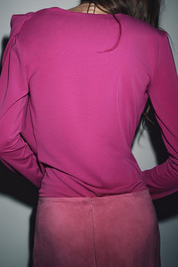 DRAPED TOP WITH SHOULDER PADS - Zara фото 2