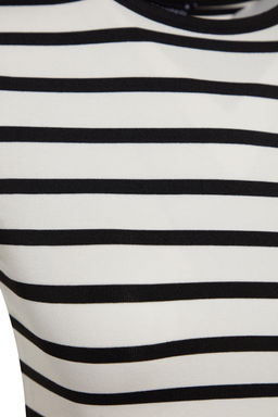 Siyah Cizgili Premium Viskoz Yumusak Kumasl? Fitted Crop Esnek Orme Bluz TWOAW24BZ00048