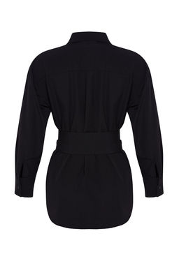 TRENDYOLMILLA Siyah Belde Kemer Detayl? Oversize Genis Kal?p Dokuma Gomlek TWOAW25GO00025  фото 7