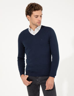 Базовый трикотажный свитер узкого кроя темно-синего цвета с v-образным вырезом - Cacharel фото 3